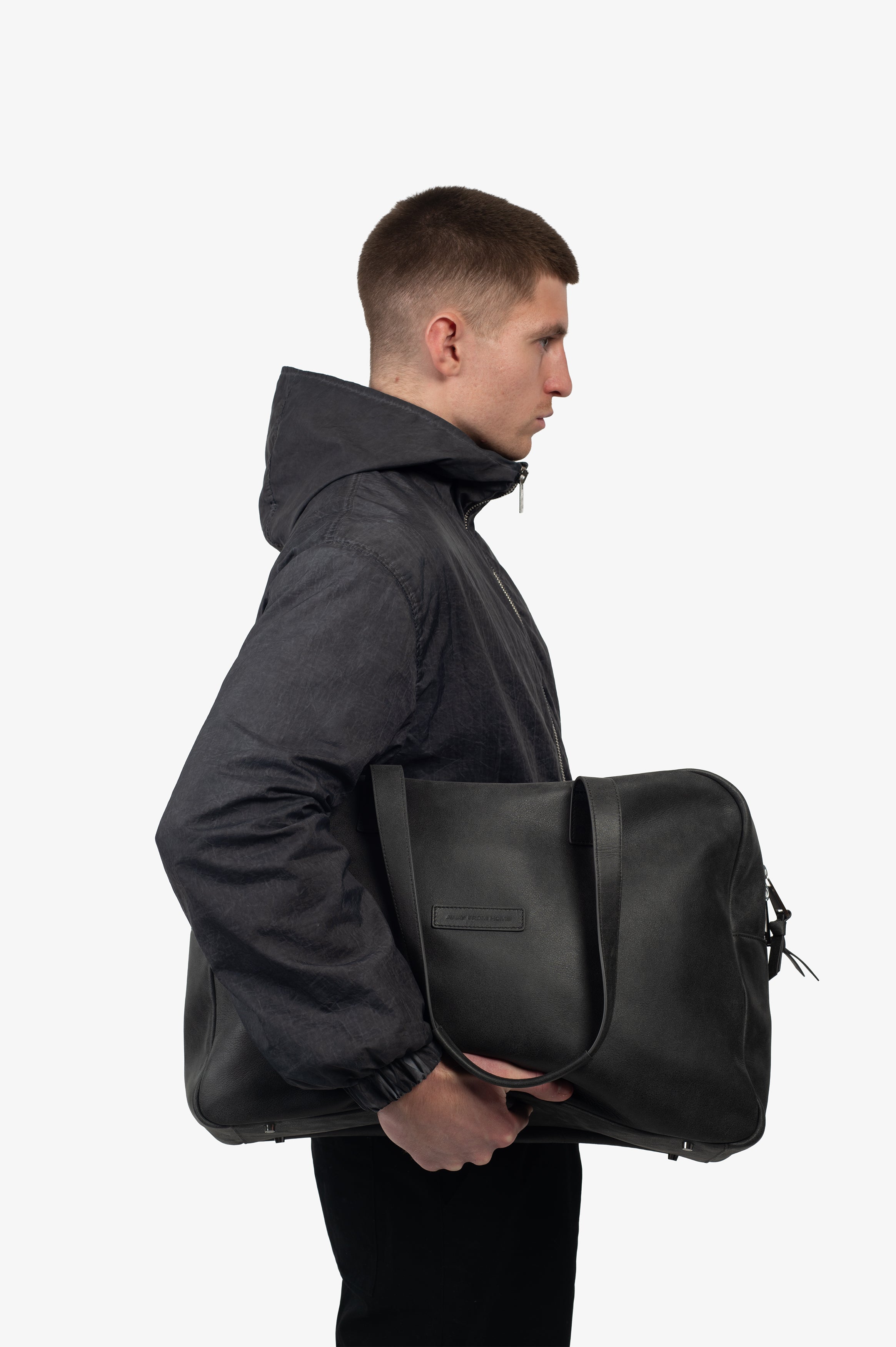 LEATHER WEEKENDER BAG